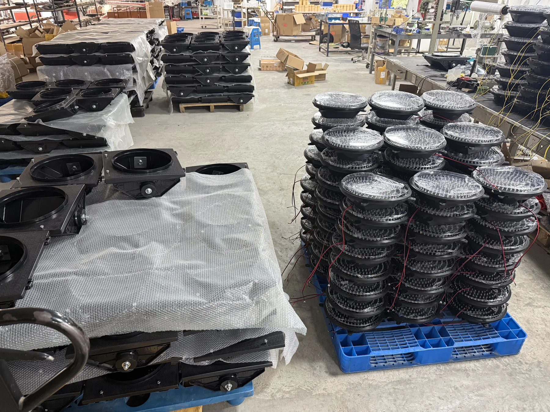 GAOQIAO factory batch of 300mm LED traffic light modules and square signal housings