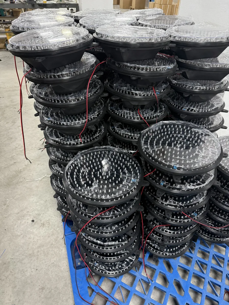 LED traffic signal modules in the GAOQIAO workshop