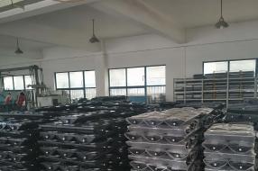 Traffic Light Materials: Common Types, Pros and Cons for Outdoor Use